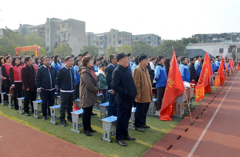 襄阳东风中学隆重举行第二届成人礼暨高考誓师大会